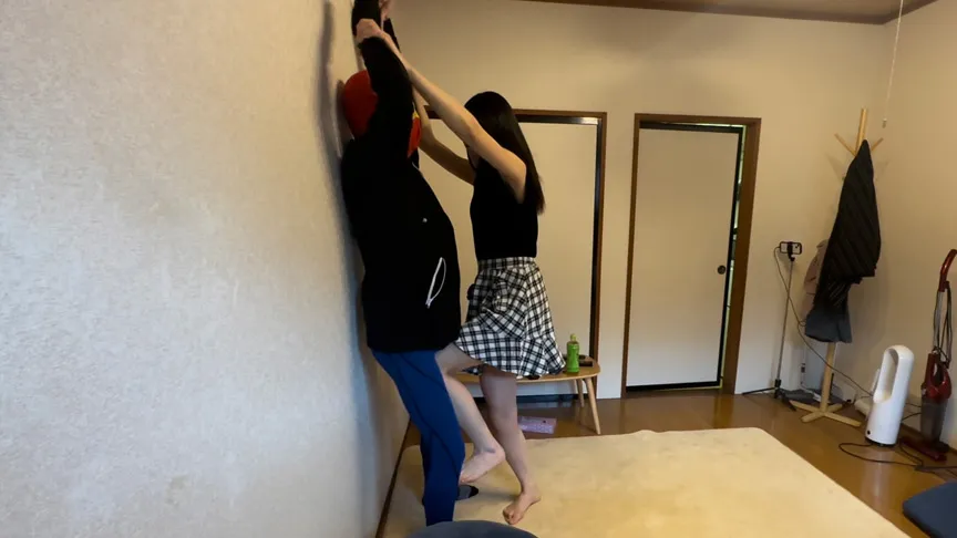 デリヘル呼んだら「りな＠あしうらの子」という有名な子が来て電気アンマと多彩な足責めで逝かされM墜ち久しぶりのデリ！HPを見てウキウキしながら待っていた