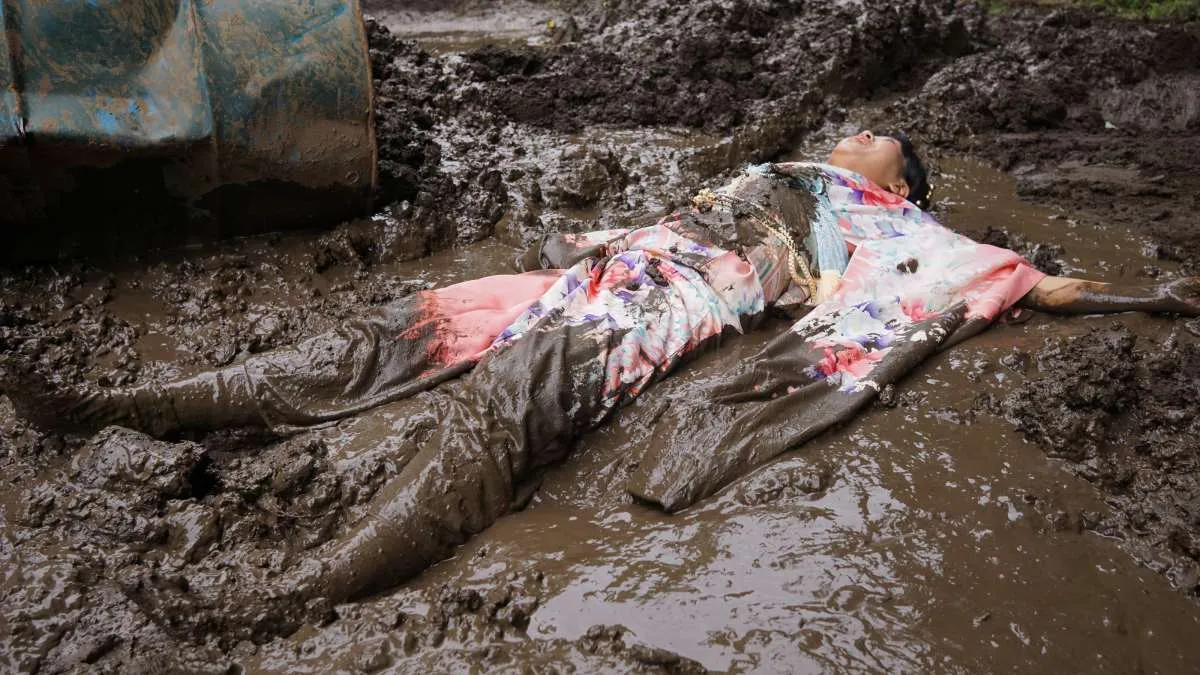 【萩原れい】【写真集】振袖×泥まみれ