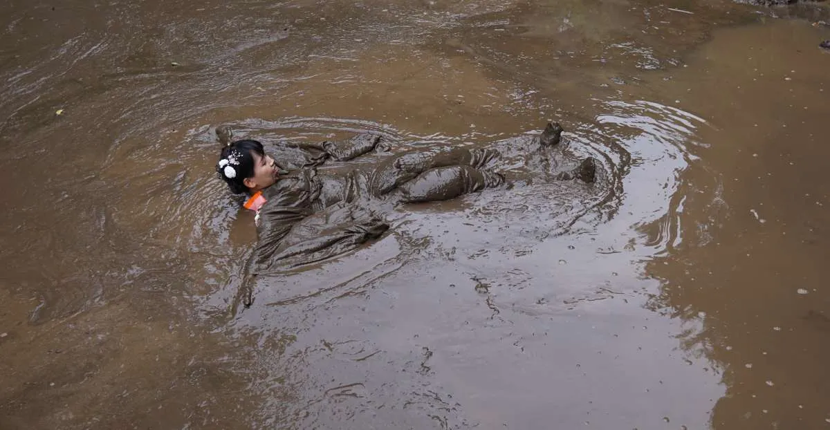 【萩原れい】【写真集】振袖×泥まみれ