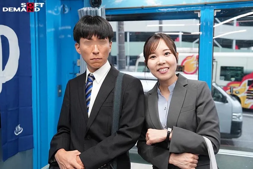 マジックミラー号 移動式混浴温泉に上司と部下の2人きり！？仕事中とは全く違う濡れ髪女上司の色気に部下のチンポは驚異の勃起率120%越え！！このままだと外に出られない状況で2人の男女はどうなってしまうのか検証！