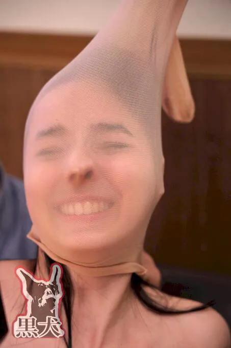 衝撃！こんな美女が！？パンスト変顔で顔面崩壊！？