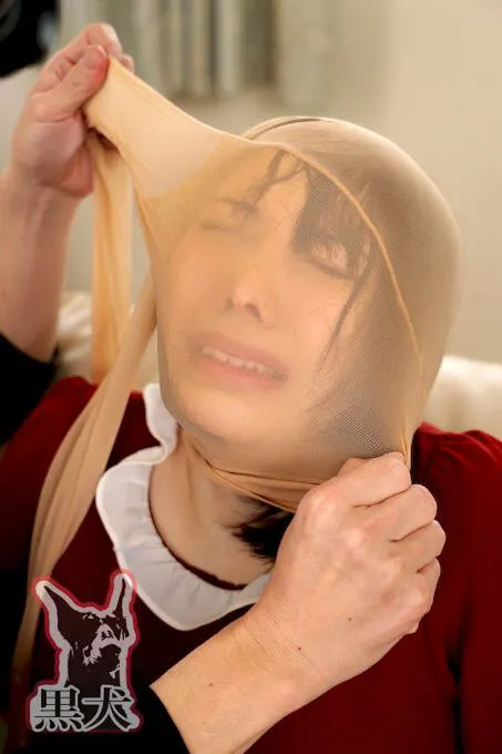 衝撃！こんな美女が！？パンスト変顔で顔面崩壊！？