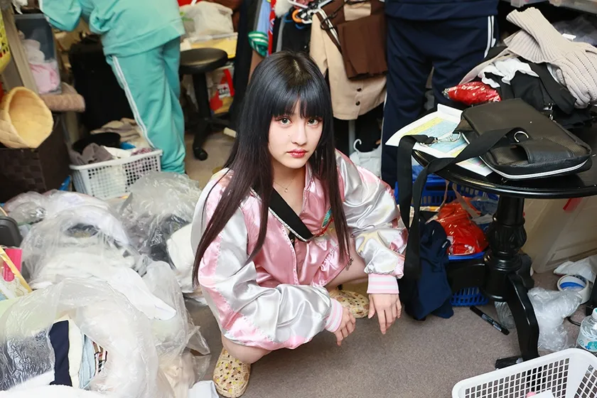 ヤンキー娘がAV業界に殴り込み！？激マブ新人ADは入社早々マンコ暴走！男優のチンポで性欲発散！