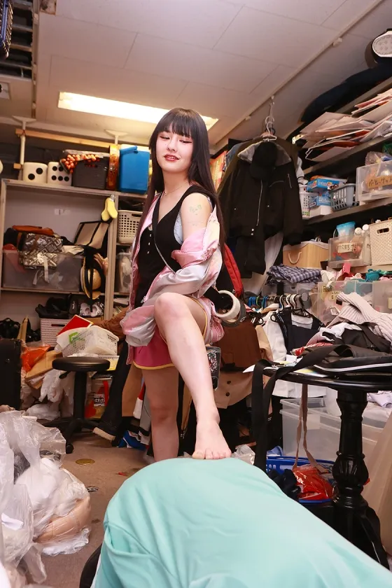 ヤンキー娘がAV業界に殴り込み！？激マブ新人ADは入社早々マンコ暴走！男優のチンポで性欲発散！