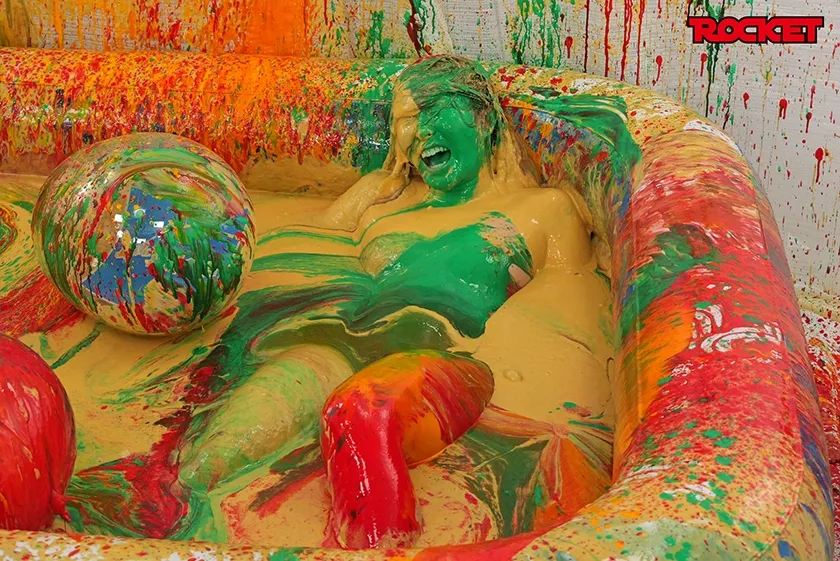 ROCKET18周年記念作品 どろんこプールにドボン！ウェット＆メッシー(WAM)人間クレーンゲーム ～ボディペイントで巨大クレーンゲームのアームになって景品ゲットだぜ！～ 幾野まち 赤城穂波 祈山愛 横山夏希