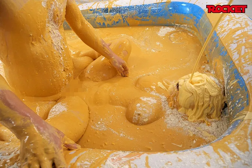 ROCKET18周年記念作品 どろんこプールにドボン！ウェット＆メッシー(WAM)人間クレーンゲーム ～ボディペイントで巨大クレーンゲームのアームになって景品ゲットだぜ！～ 幾野まち 赤城穂波 祈山愛 横山夏希