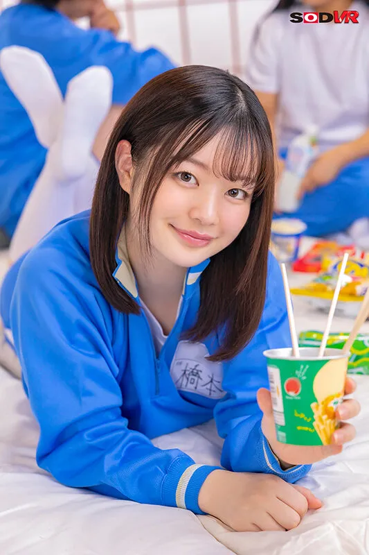 【VR】修学旅行で片想いのあの子と王様ゲーム 見回りが来たので一緒に布団に飛び込んだら… 橋本りこ