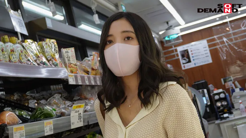 シロウトお泊りAV体験！美容専門に通う清楚系のハタチを昼も夜もずーっと撮影。気持ちいいと盛大に潮を吹いちゃうドエロ娘でした。 新垣うみ