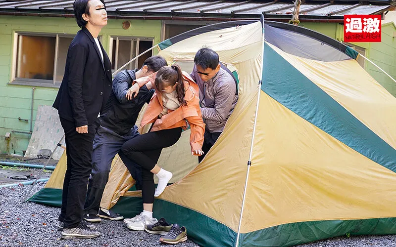 【小梅えな 美波こづえ 咲野瑞希 宝川莉子】テントの中に連れ込まれた友達を助けれず2人同時にまわされた女子キャンパー