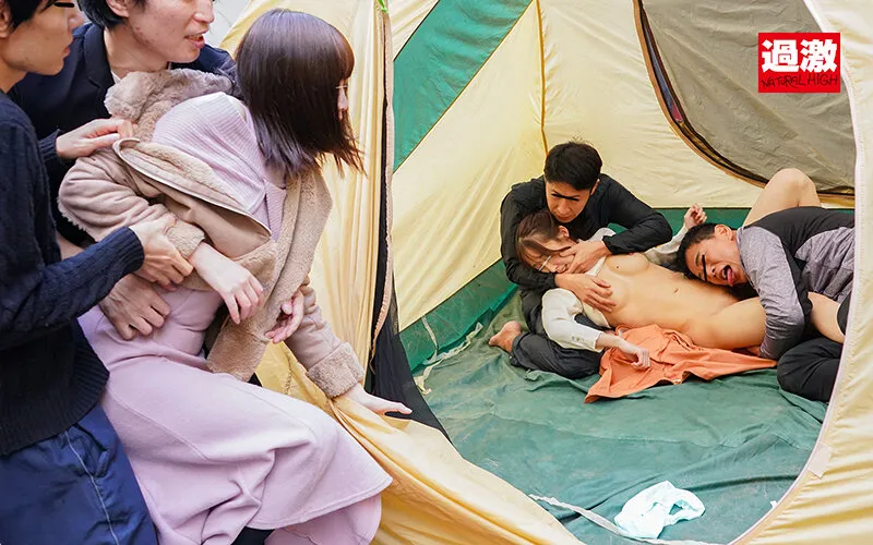 【小梅えな 美波こづえ 咲野瑞希 宝川莉子】テントの中に連れ込まれた友達を助けれず2人同時にまわされた女子キャンパー