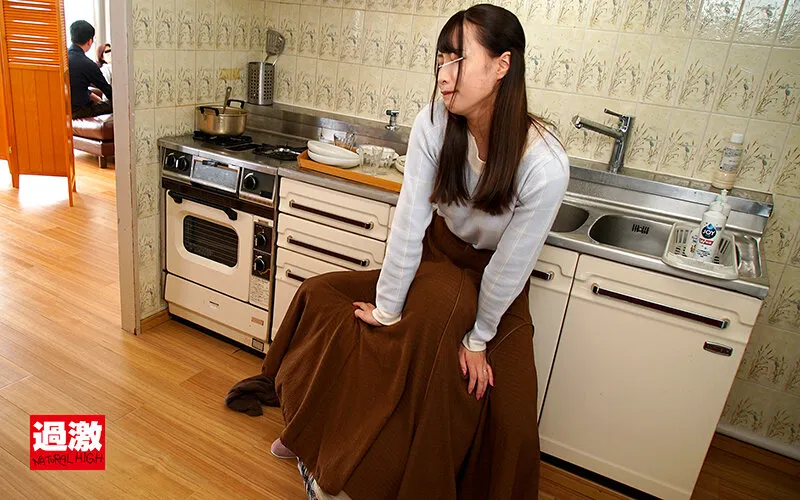 【三尾めぐ】【ショタおね】親戚のエロガキにスカートもぐりクンニされ夫がいる至近距離でイってしまった叔母さんは挿入も拒めない6 失禁イキSP 美脚スリム叔母