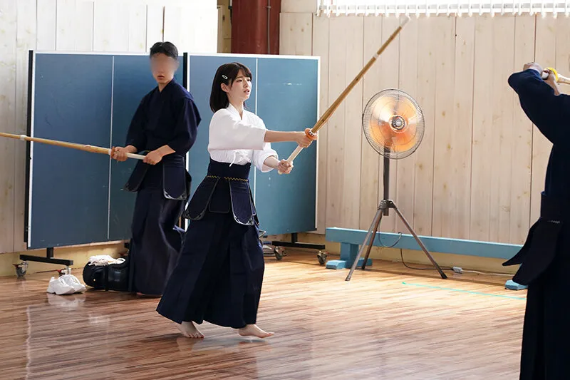 【倉本すみれ 百瀬りこ 横宮七海】まさかこんなけなげなひよこ女子が…媚薬を盛られ理性完全崩壊！！ところかまわず異物オナニー！イキ漏らしアクメ！！