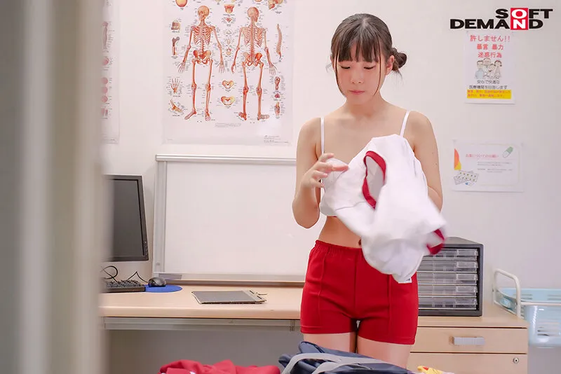 【JKエロマッサージ乱交中出し】ロリコン整体師が部活帰りの少女の疲れた体を全身指圧マッサージ 性器に触れられた少女の敏感ボディはたまらず小刻みに震え失禁アクメ 三葉せり