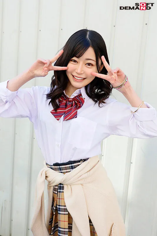 【JK】【急募！精子をいっぱい飲ませてくれる男性】アプリで見つけた超絶可愛い美少女はニコニコしながら精飲しちゃうごっくん大好きJ系？！ 響乃うた