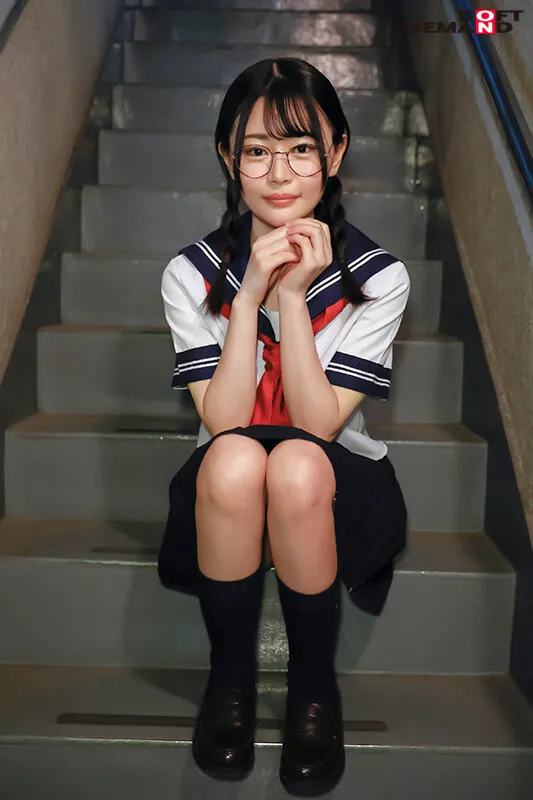 【JK】【急募！精子をいっぱい飲ませてくれる男性】アプリで見つけた超絶可愛い美少女はニコニコしながら精飲しちゃうごっくん大好きJ系？！ 響乃うた