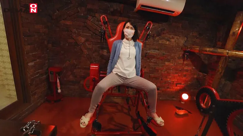 区役所勤務7年目 真面目一筋の奥さんは実はレーベル史上最高のドM体質 望月瞳 33歳 第2章 夫に仕事だと嘘をつきSMラブホで密会調教 手足を拘束されイカされまくって恍惚の笑み！