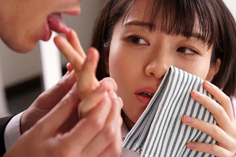 「本当の私は、エッチが大好きな変態です。」取引先のイケイケな男のセクハラがエスカレートして調教NTR 彼氏のいる地味OLが本能解放してイカされまくり絶頂開発！ 浜辺栞帆