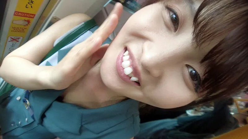 【堀沢茉由】精飲観光 口内にザーメン含んでお口くちゅくちゅ♪ごっくん散歩 まゆ（24）