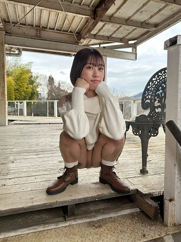 【奈築りお】放尿露出 露出した場所に記録を残すお漏らしマーキングデート りお（24）