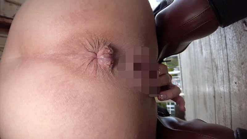 【奈築りお】放尿露出 露出した場所に記録を残すお漏らしマーキングデート りお（24）