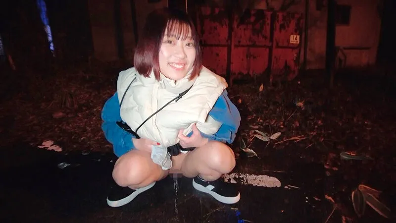 【奈築りお】放尿露出 露出した場所に記録を残すお漏らしマーキングデート りお（24）