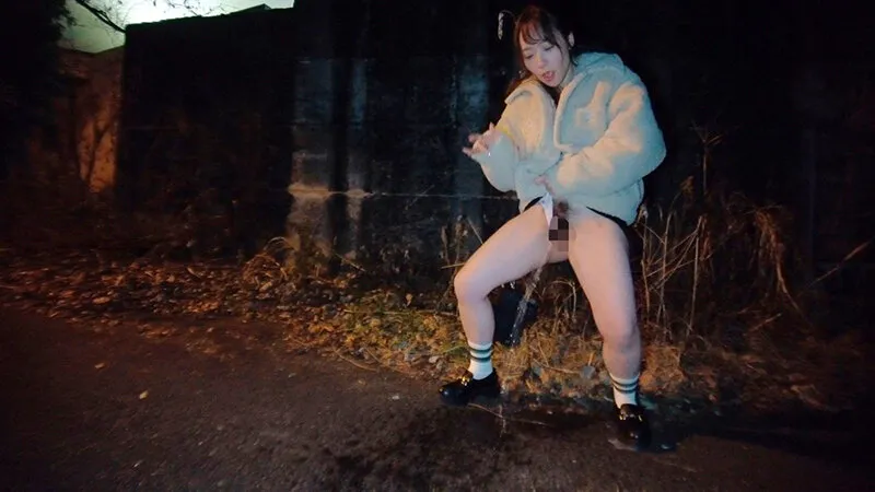 【遠山まき】潮吹き露出 指ズボ羞恥でセルフ潮をまき散らす笑顔娘とビチャビチャ絶頂デート