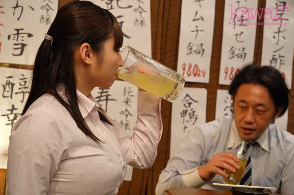 泥酔してヘラヘラした新人巨乳OLと上司がホテルのミスに装った相部屋で出勤直前までひたすらハメ狂い 水原みその