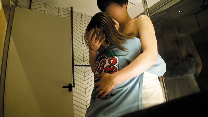 【るるちゃ。】彼女は、常にちんちん舐めてないと落ちつかない 僕の『ペロフレ（ペロペロフレンズ）』です。 COGM-022