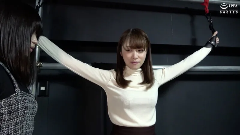 囚人T、更生のための姿勢強○くすぐり訓練！ どこまで耐えられるのか女性スタッフと共に検証！ 桐香ゆうり