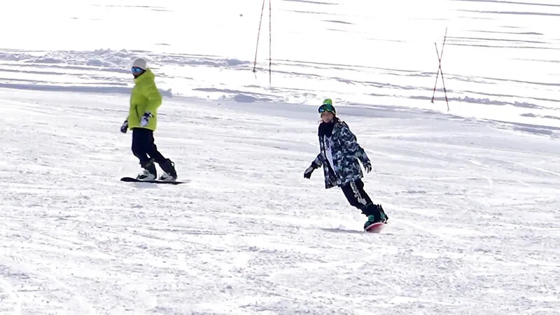 【大槻ひびき 推川ゆうり 波多野結衣 百永さりな】ゲレンデで見つけた美女をナンパして酔わせて脱がせてハメちゃいましたw 2