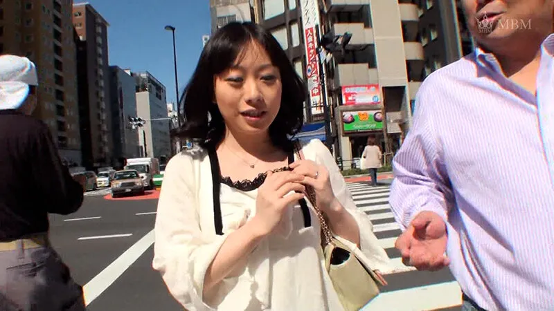 【100円】街ゆく奥様に高額謝礼を餌に声を掛け若いフル勃起チ○ポを見せつける、エッチが久々の奥様は我慢の限界を突破！？ちょっと強引な生挿入にも喘ぎ声が止まらない！！ （M560G-08）