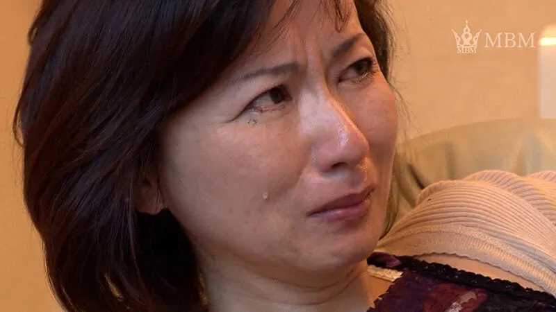 【100円】変態男の勝手な思い込みから犯されてしまうセレブ妻！！