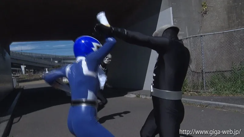 解雇ヒーロー ヒロイン復讐 バドブルー 春原未来