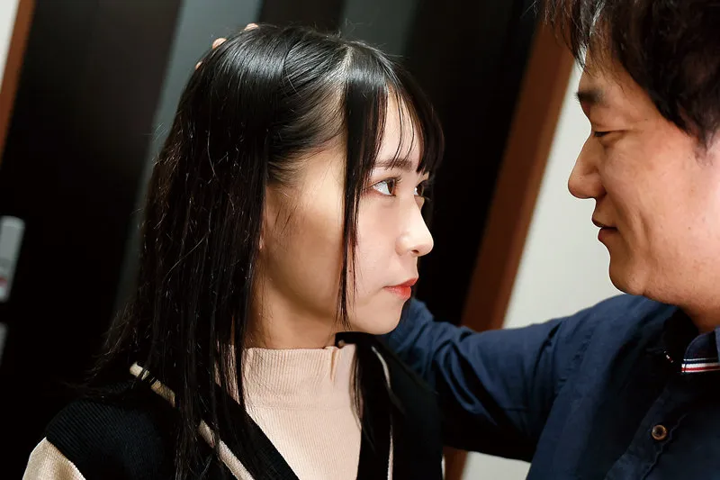 放課後はここに来てオジサンに弄ばれています…。 円井萌華