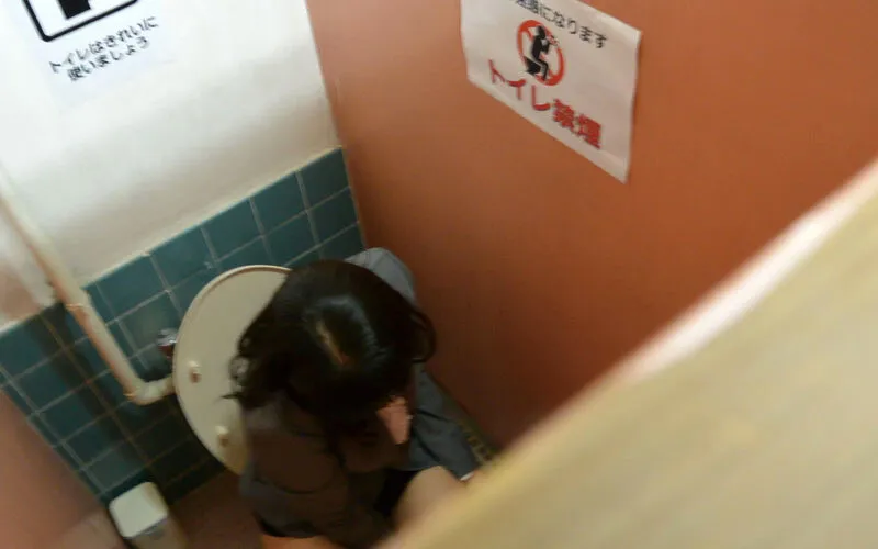 追跡痴漢～怯え顔に迫りくる不審者～2枚組