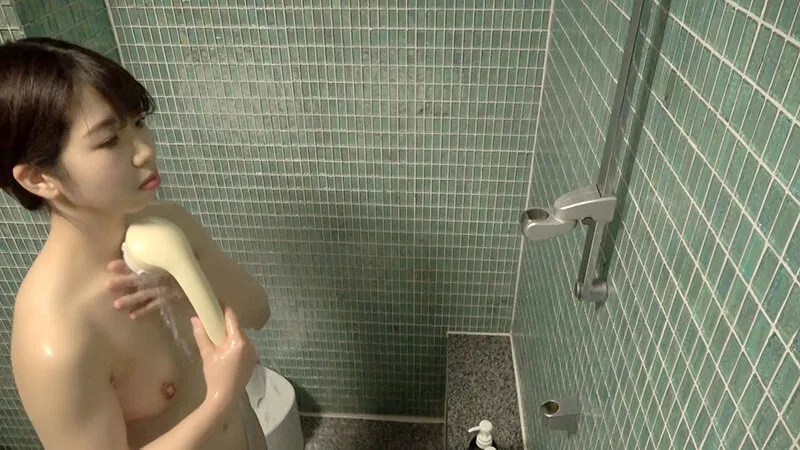 【辻真希】【JK中出しハメ撮り流出】パコ撮りNo.63 エロく分厚い唇で勃起させる吹奏楽部J●の生マンに2回中出し！3回目はスカートの上に発射して苦笑された…