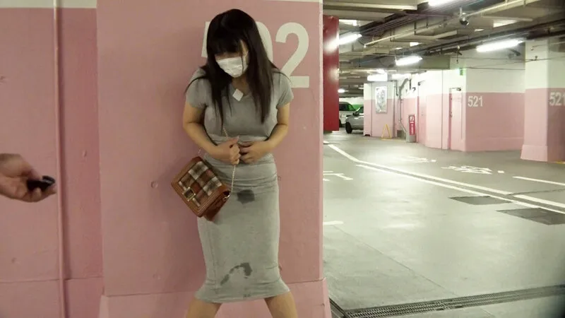 【ロリ系アパレル店員】過激！都内出没！野外お漏らしハレンチ炉利娘 ユメ 「グレーのマキシワンピだからシミがすっごい目立つんですぅ（涙）」