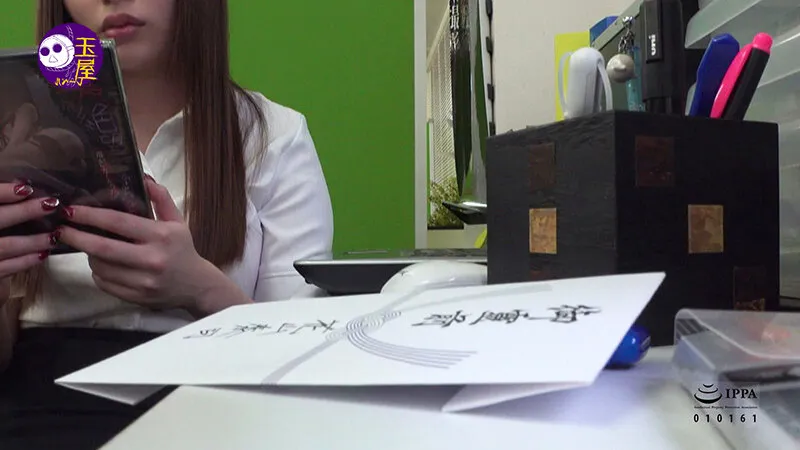 【唯奈みつき】【NTR】ver.キミトラレ ▼視線、目の前で種付けされようとも