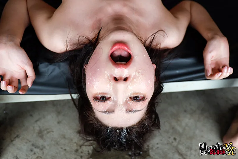 【香椎佳穂】【VR】 廃墟に連れてこられた女 体液垂れ流しリバースイラマチオVR