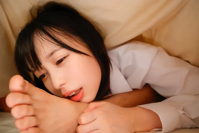 『激しく突いたらバレちゃう！』親にバレずにロングスカート内挿入！義理妹が涼しい顔してるけどスカートの中で生ハメ状態！こっそりイキまくり！ 天馬ゆい