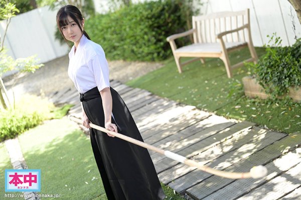 新人 男のコってなんでナマでしたがるの？ 心理学部に通う女子大生がナマでしたい男子の気持ちがしりたくて中出しAVデビュー 加瀬谷れな