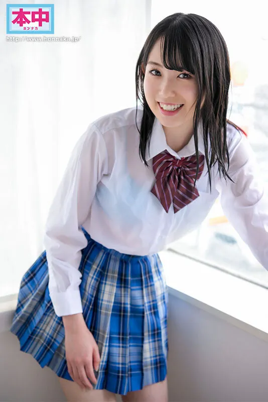 【VR】突然の大雨で濡れて透けたキミの肌がいつもよりエッチに見えた 気になっていたクラスの女子を僕の部屋に上げたふたりきりの空間。「雨降ってるからゴム買いにいけないね」はじめてナマ挿入した雨の日の出来事。 双葉くるみ