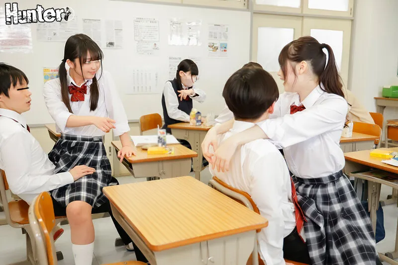 【白川ゆず 他】『こっそり挿れちゃう？』休み時間の教室で周囲にバレない様にロングスカートの中で挿入したがるエッチな小悪魔クラスメイト女子！商業高校に入学…