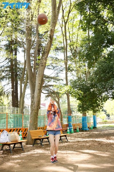 「青春終わらないで」 部活と恋愛に学生生活を捧げた18歳のちょっぴりクールなバスケ美少女AVデビュー 葵爽