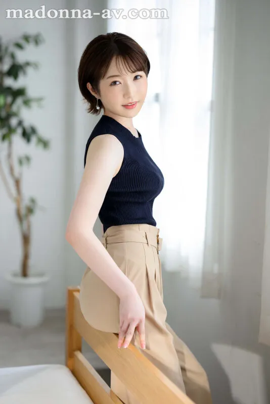 新人 上戸まり 30歳 AV DEBUT 輝く美白、真珠のように煌めくMadonna超新星―。