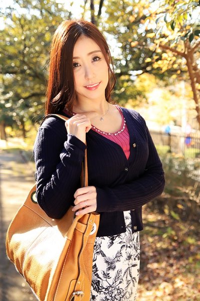 【中野七緒】Hカップドエロ巨乳妻の潮吹き交尾 椎名寛子