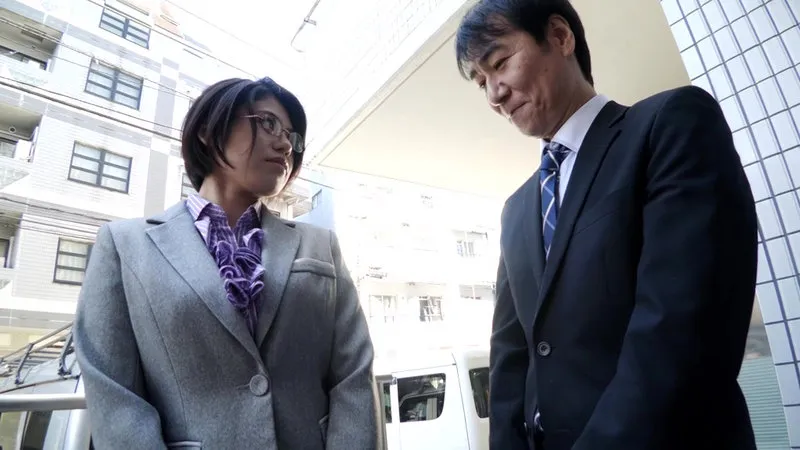 【4K】会社で地味なメガネ上司は脱いだら凄い超絶エロ巨乳 スーツの上からでもわかる巨乳とむっちり尻で求められ完全に骨抜きにされました 佐野江美