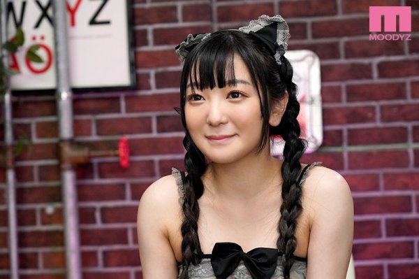 新人20歳控え目に言って…性欲の逸材！焼肉屋でバイトする肉食系現役女子大生が快感メスイキ潮吹きまくりAVDEBUT！！ 山口りか