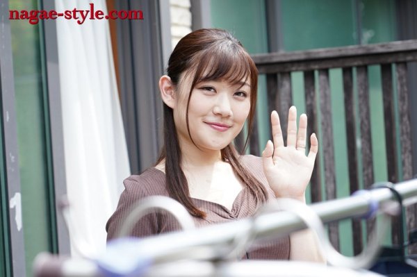 若い奥さんと冴えないオヤジの 隙間なく愛し合う「中出しセックス」 ～隣の若妻と密かに結ばれた夢のような夏の思い出～ 小梅えな