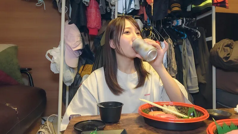 【中出し】1K中出し部屋呑みドキュメント 20歳現役女子大生の関西弁新人・流川莉央ちゃん